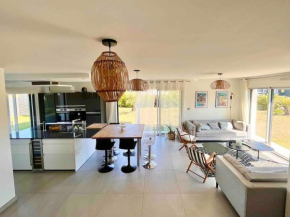 Beautiful new house near beach and train station